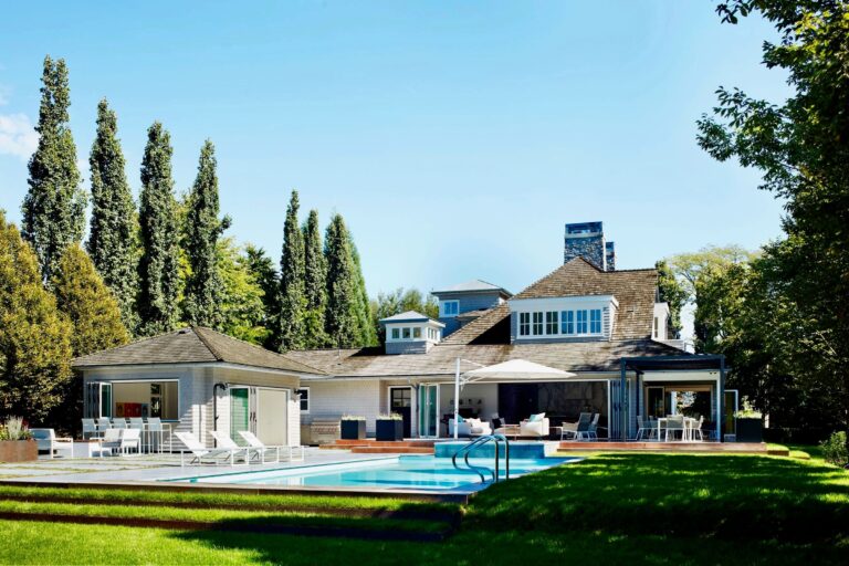 High end landscape construction by Fossil Landscape Construction in Vancouver BC featuring refined outdoor spaces, detailed craftsmanship and timeless design.