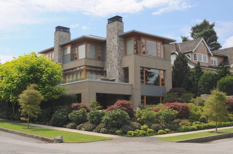 High end landscape construction by Fossil Landscape Construction in Vancouver BC featuring refined outdoor spaces, detailed craftsmanship and timeless design.